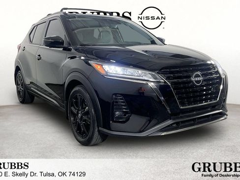 Used 2024 Nissan Kicks SR w/ SR Premium Package FWD image 1