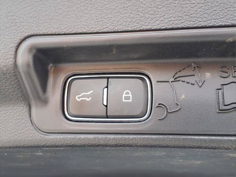 Used 2022 Ford Explorer XLT w/ Equipment Group 202A AWD/4WD image 28