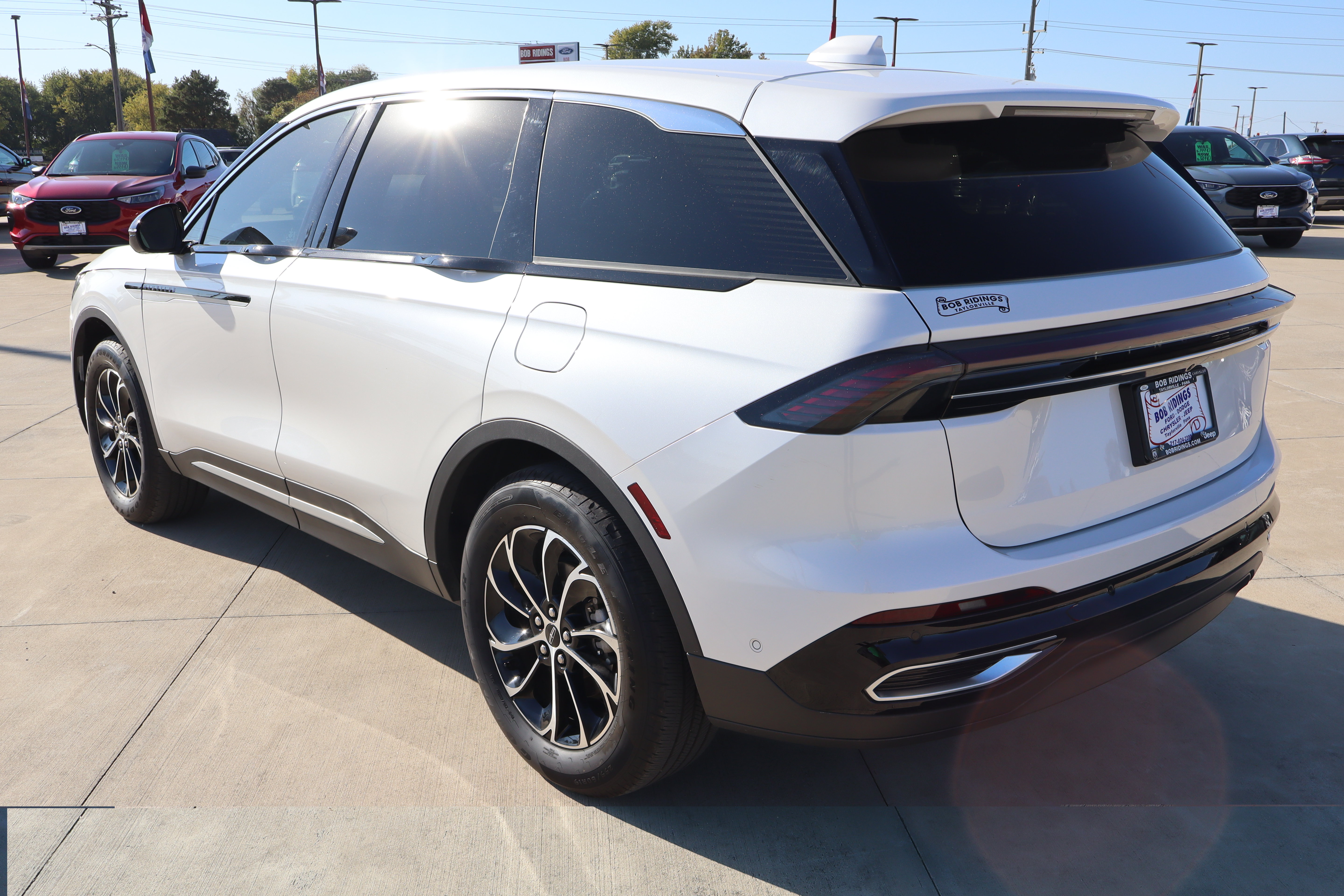 Used 2024 Lincoln Nautilus Premier AWD/4WD image 7