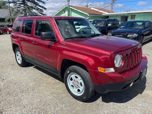 Used 2016 Jeep Patriot Sport w/ Power Value Group AWD/4WD image 4