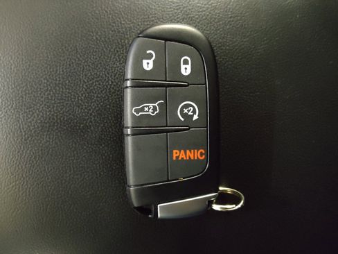 Used 2022 Jeep Grand Cherokee Laredo X AWD/4WD image 32