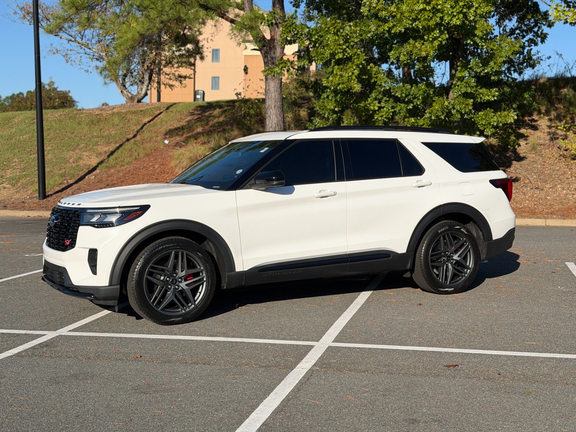 Used 2025 Ford Explorer ST AWD/4WD image 5