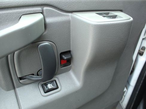Used 2019 Chevrolet Express 3500 w/ Power Convenience Package RWD image 16