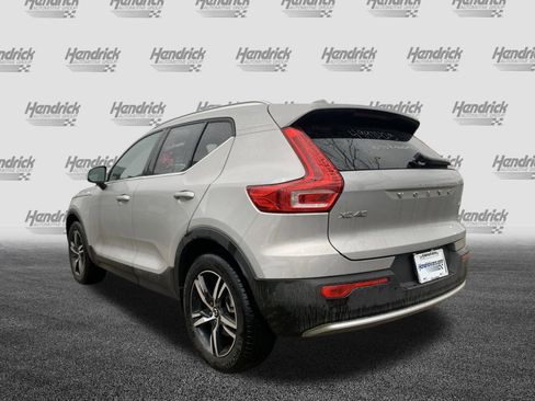 Used 2025 Volvo XC40 B5 Core image 8