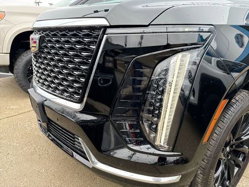 Used 2025 Cadillac Escalade Premium Luxury AWD/4WD image 7