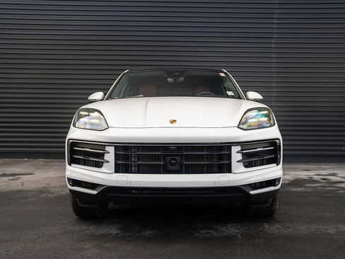 Certified 2025 Porsche Cayenne Coupe image 28