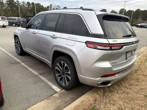 Used 2022 Jeep Grand Cherokee Overland w/ Advanced Protech Group III image 4