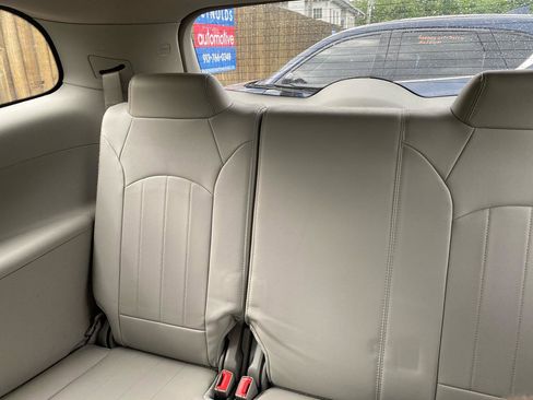 Used 2015 Buick Enclave Leather FWD image 12