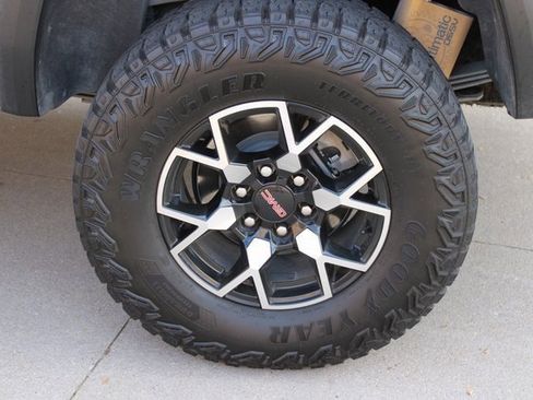 Certified 2024 GMC Canyon AT4X image 31