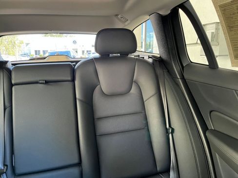 Used 2025 Volvo V60 B5 Cross Country Plus image 37