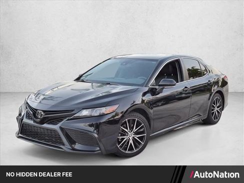 Used 2022 Toyota Camry SE FWD image 1