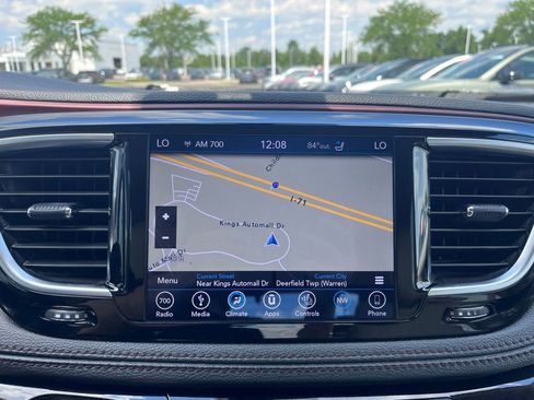 Used 2019 Chrysler Pacifica Limited w/ Tire & Wheel Group FWD image 15