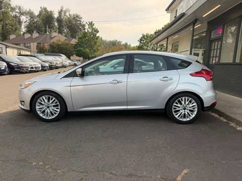 Used 2017 Ford Focus Titanium FWD image 4