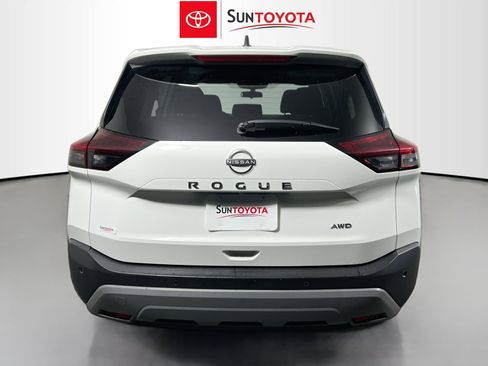 Used 2023 Nissan Rogue S image 5