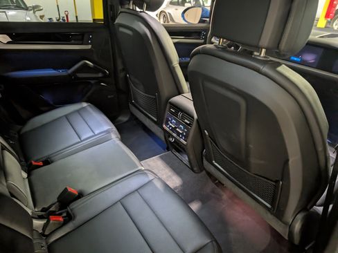 Used 2025 Porsche Cayenne image 26