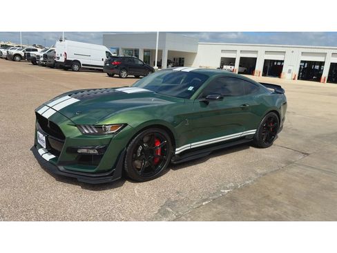 Used 2022 Ford Mustang Shelby GT500 w/ Technology Package RWD image 4
