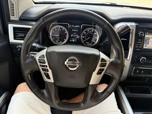 Used 2017 Nissan Titan SV image 16