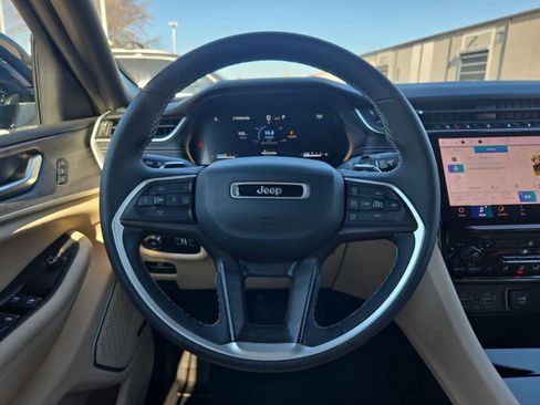 Used 2023 Jeep Grand Cherokee L Limited image 23