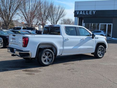 New 2026 GMC Sierra 1500 SLE image 10