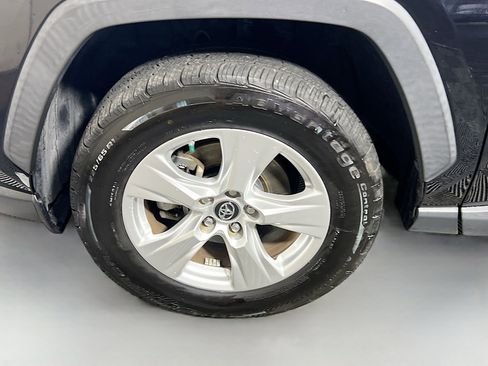 Used 2019 Toyota RAV4 XLE FWD image 13
