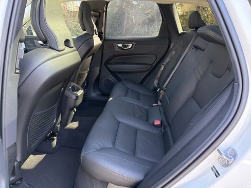 Certified 2025 Volvo XC60 B5 Plus image 32