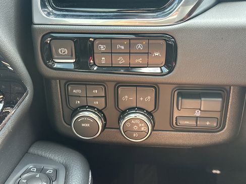Used 2026 GMC Yukon Denali w/ Denali Reserve Package AWD/4WD image 29