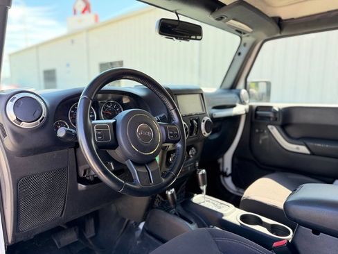 Used 2017 Jeep Wrangler Unlimited Sahara AWD/4WD image 14