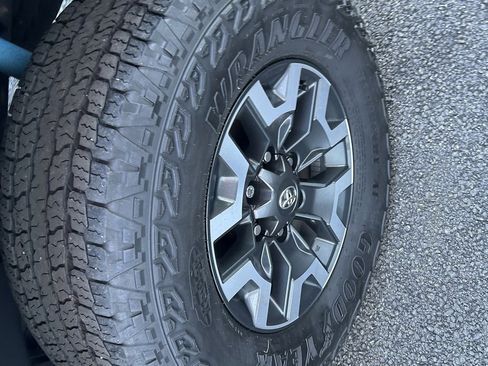 Certified 2023 Toyota Tacoma TRD Off-Road image 23