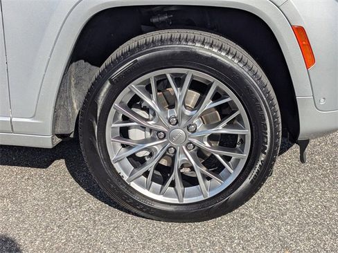 Certified 2025 Jeep Grand Cherokee Summit image 10