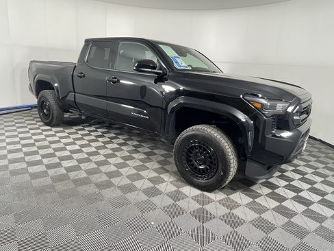 Used 2025 Toyota Tacoma SR5 AWD/4WD image 7