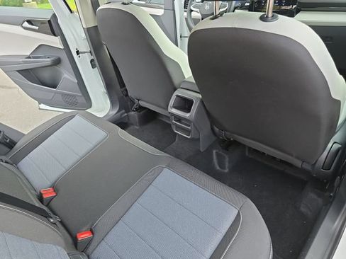 Used 2025 Volkswagen Taos S FWD image 11