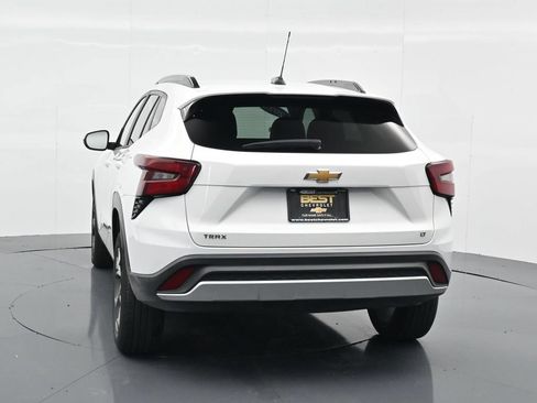 Used 2025 Chevrolet Trax LT FWD image 6