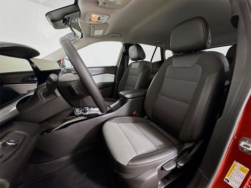 Used 2024 Chevrolet Trax LT w/ Driver Confidence Package image 20