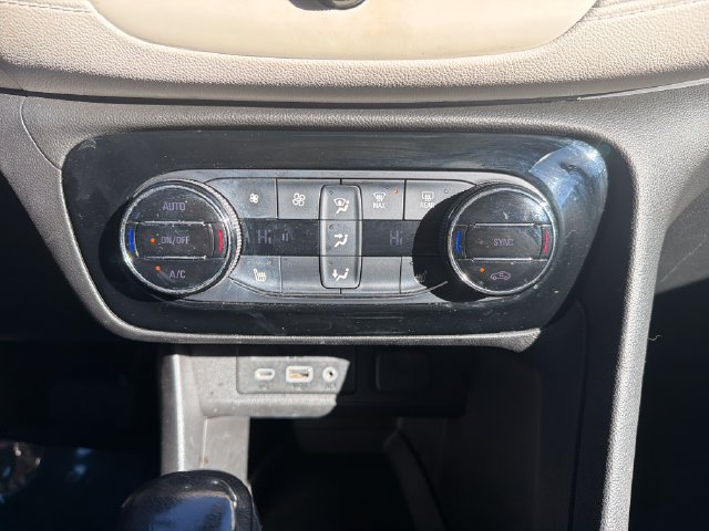 Used 2020 Buick Encore GX Essence w/ Experience Buick Package FWD image 22