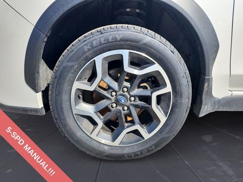 Used 2017 Subaru Crosstrek 2.0i Premium image 14