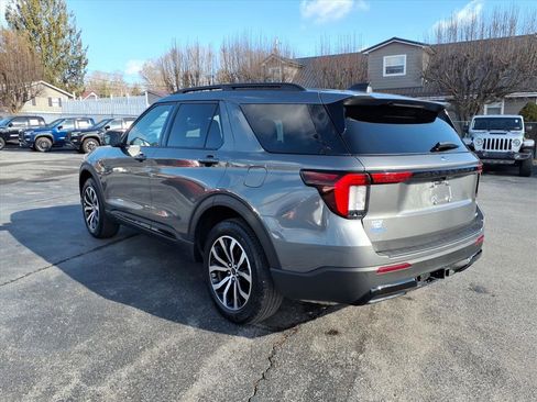 Used 2025 Ford Explorer ST-Line image 3