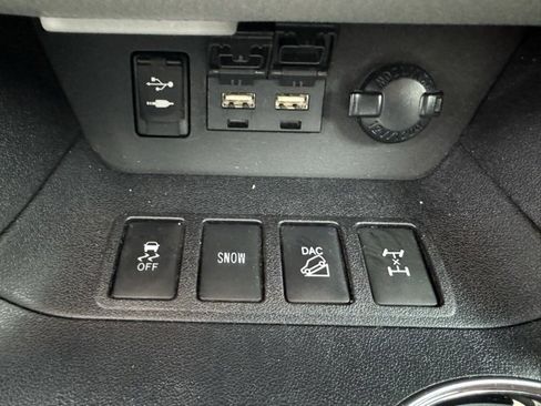 Used 2019 Toyota Highlander Limited image 19