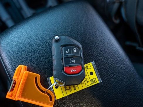 Used 2020 Jeep Gladiator Rubicon w/ Cold Weather Group image 32