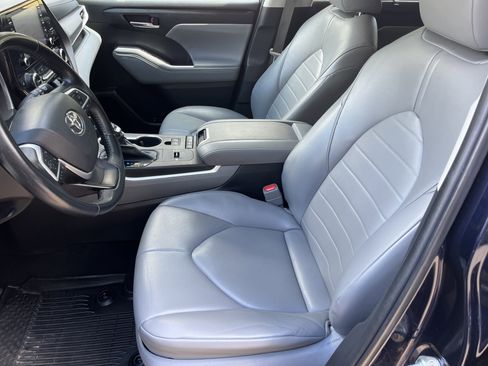 Used 2022 Toyota Highlander XLE image 18