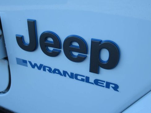 Used 2024 Jeep Wrangler Unlimited w/ Convenience Group AWD/4WD image 8