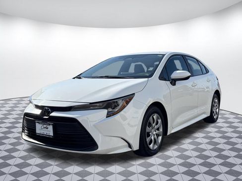 Used 2023 Toyota Corolla LE FWD image 3