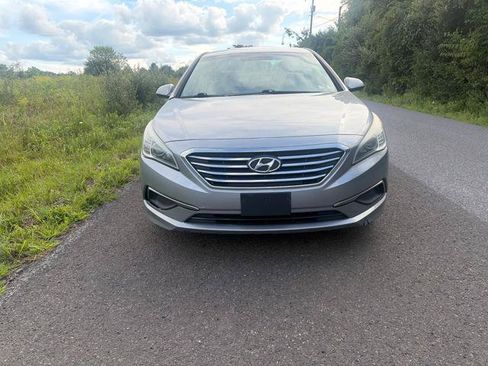 Used 2017 Hyundai Sonata SE w/ Cargo Package FWD image 2