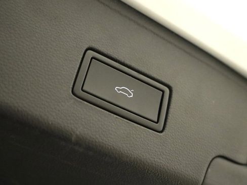 Used 2020 Volkswagen Atlas Cross Sport SEL Premium image 38