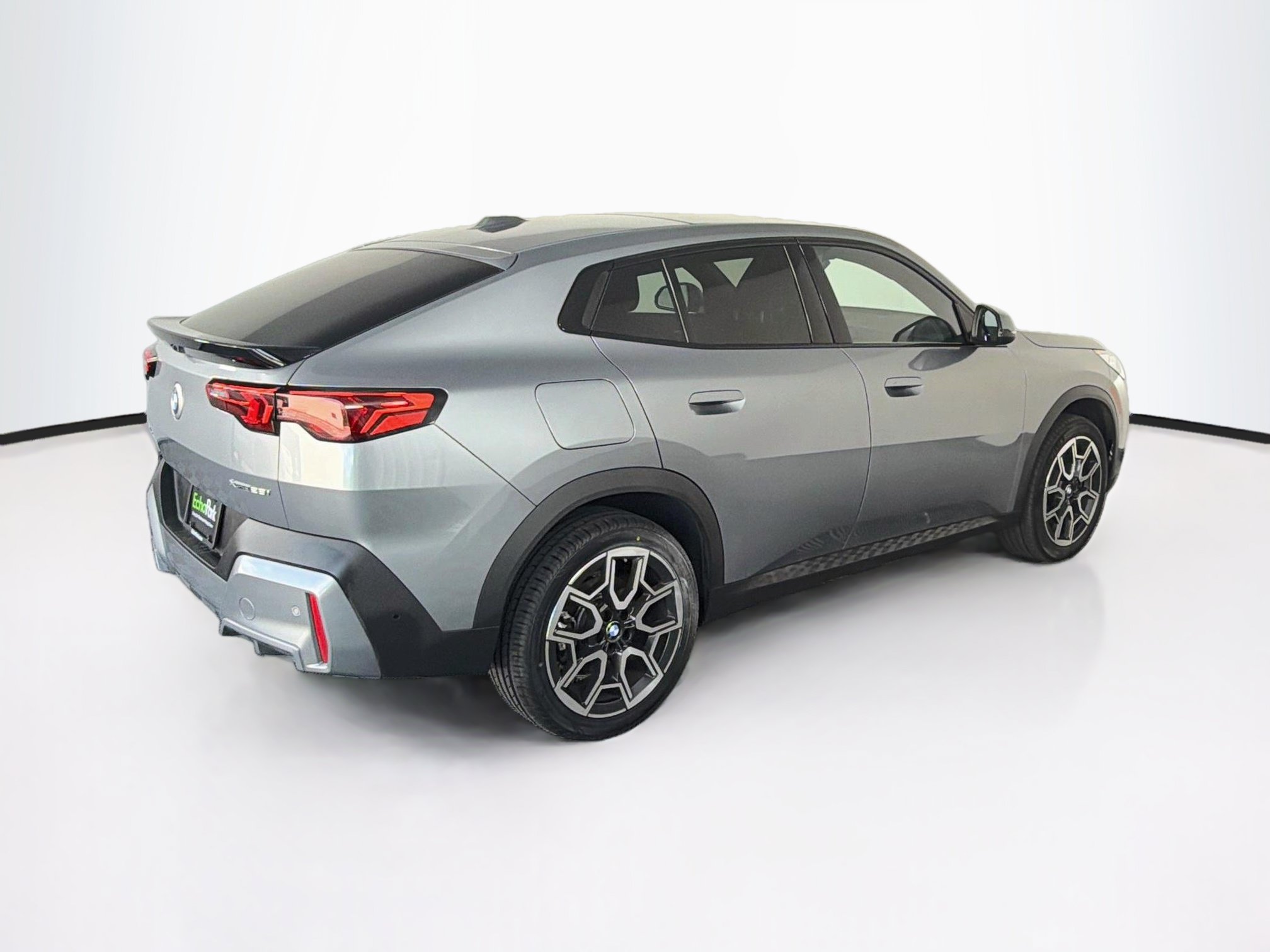 Used 2026 BMW X2 xDrive28i AWD/4WD image 9