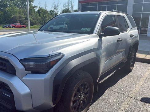 Used 2025 Toyota 4Runner SR5 AWD/4WD image 3