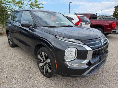 Used 2025 Mitsubishi Outlander SE