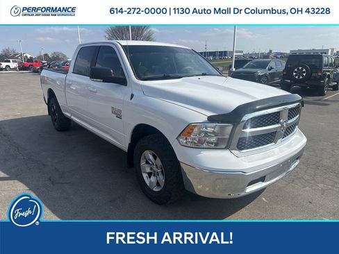 Used 2019 RAM 1500 Classic SLT w/ Luxury Group image 3