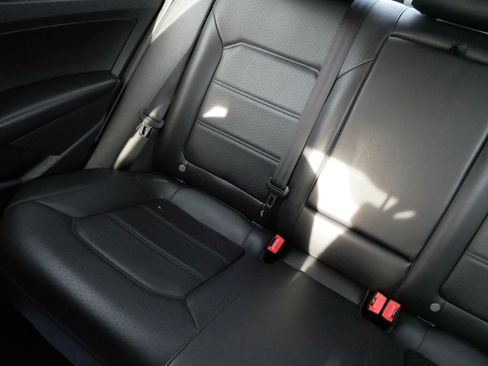 Used 2014 Volkswagen Passat 1.8T Wolfsburg Edition image 12