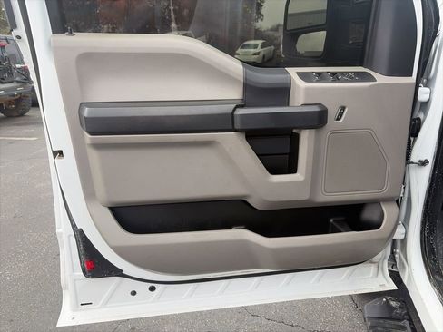 Used 2022 Ford F250 XL w/ Power Equipment Group image 13