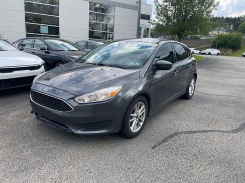 Used 2018 Ford Focus SE FWD image 3